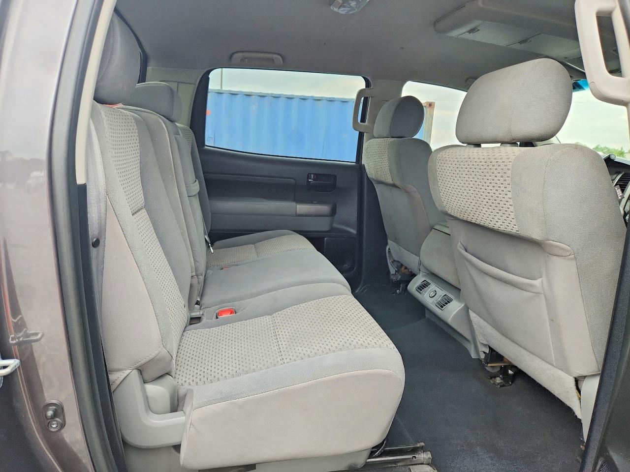 Toyota Tundra Crewmax Sr5