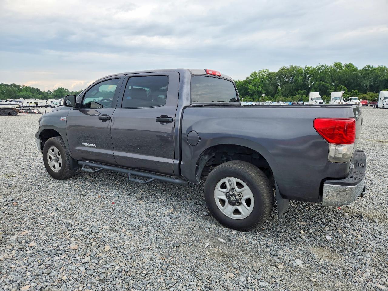 Toyota Tundra Crewmax Sr5