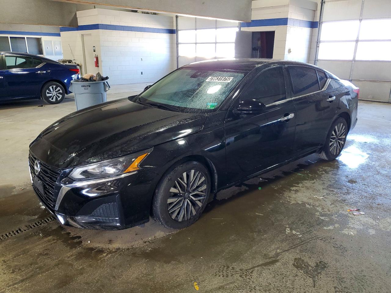 Salvage Nissan Altima Image