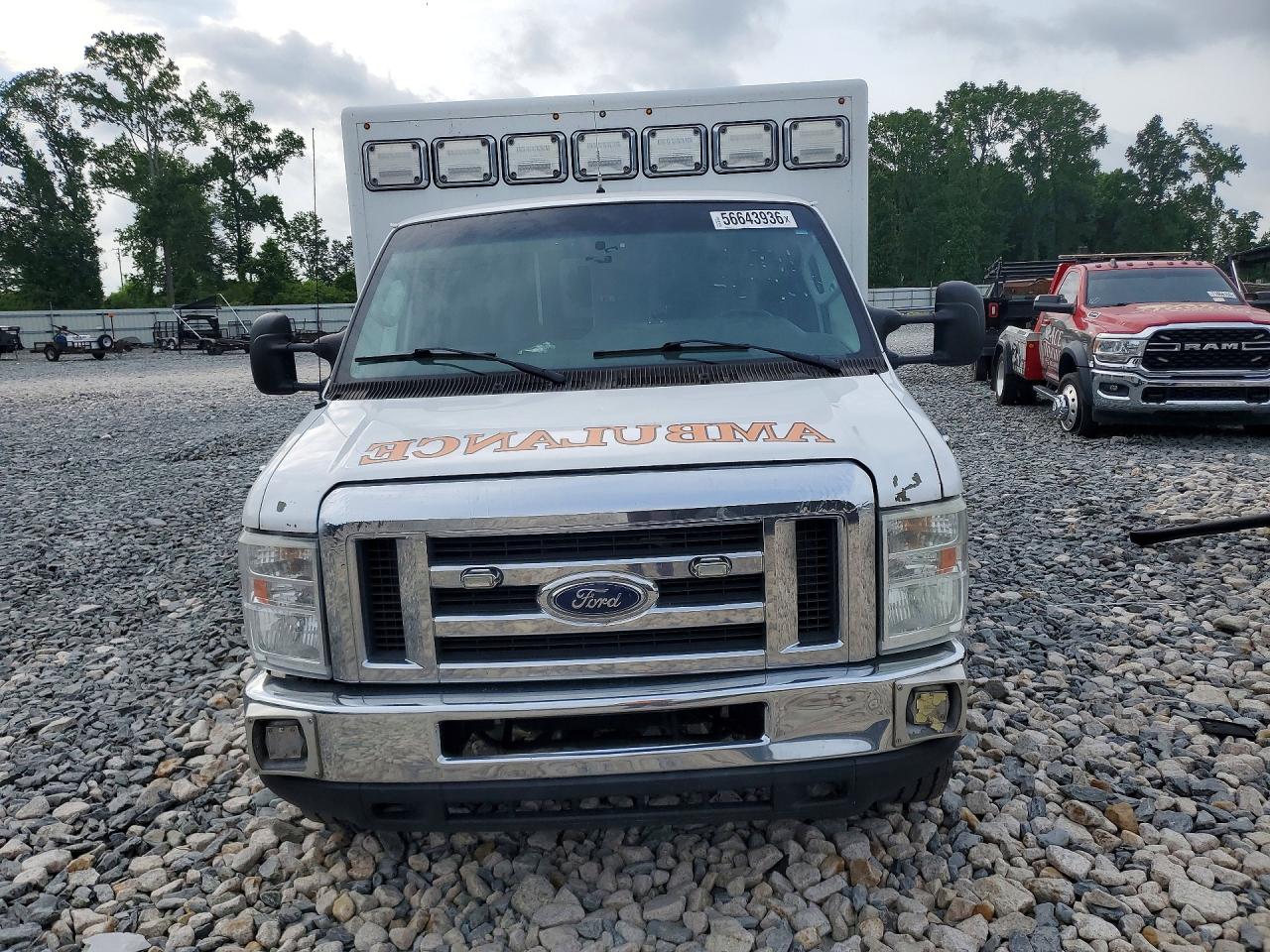 Ford Econoline E350 Super Duty Cutaway Van