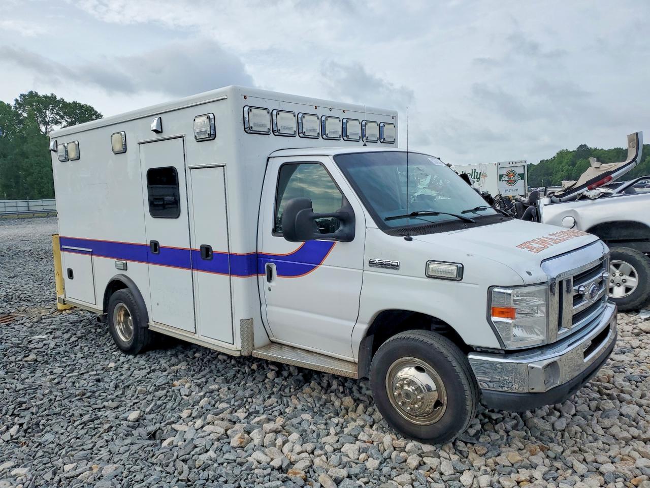 Ford Econoline E350 Super Duty Cutaway Van