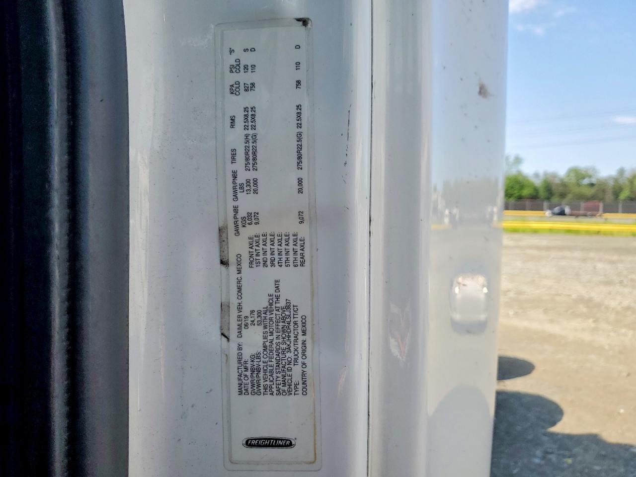 Freightliner Cascadia 126