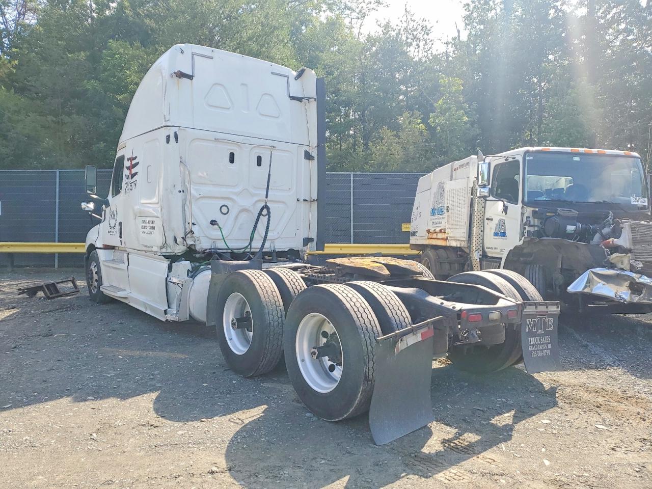 Freightliner Cascadia 126