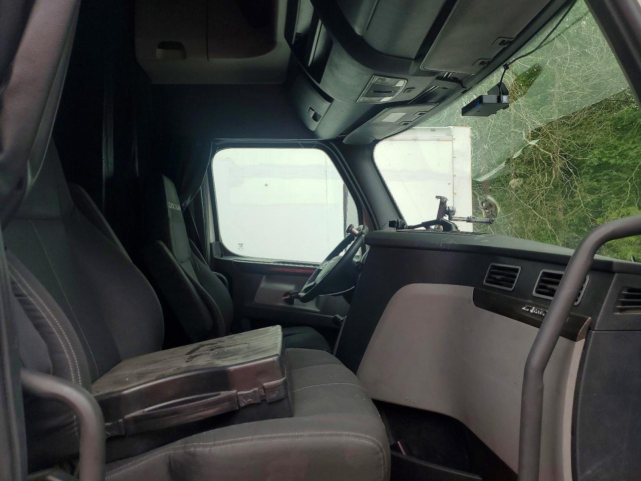 Freightliner Cascadia 126