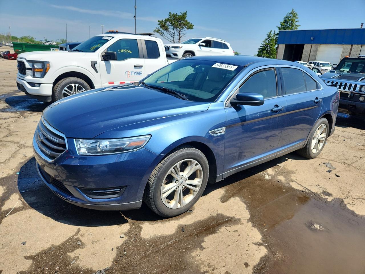 Salvage Ford Taurus Image