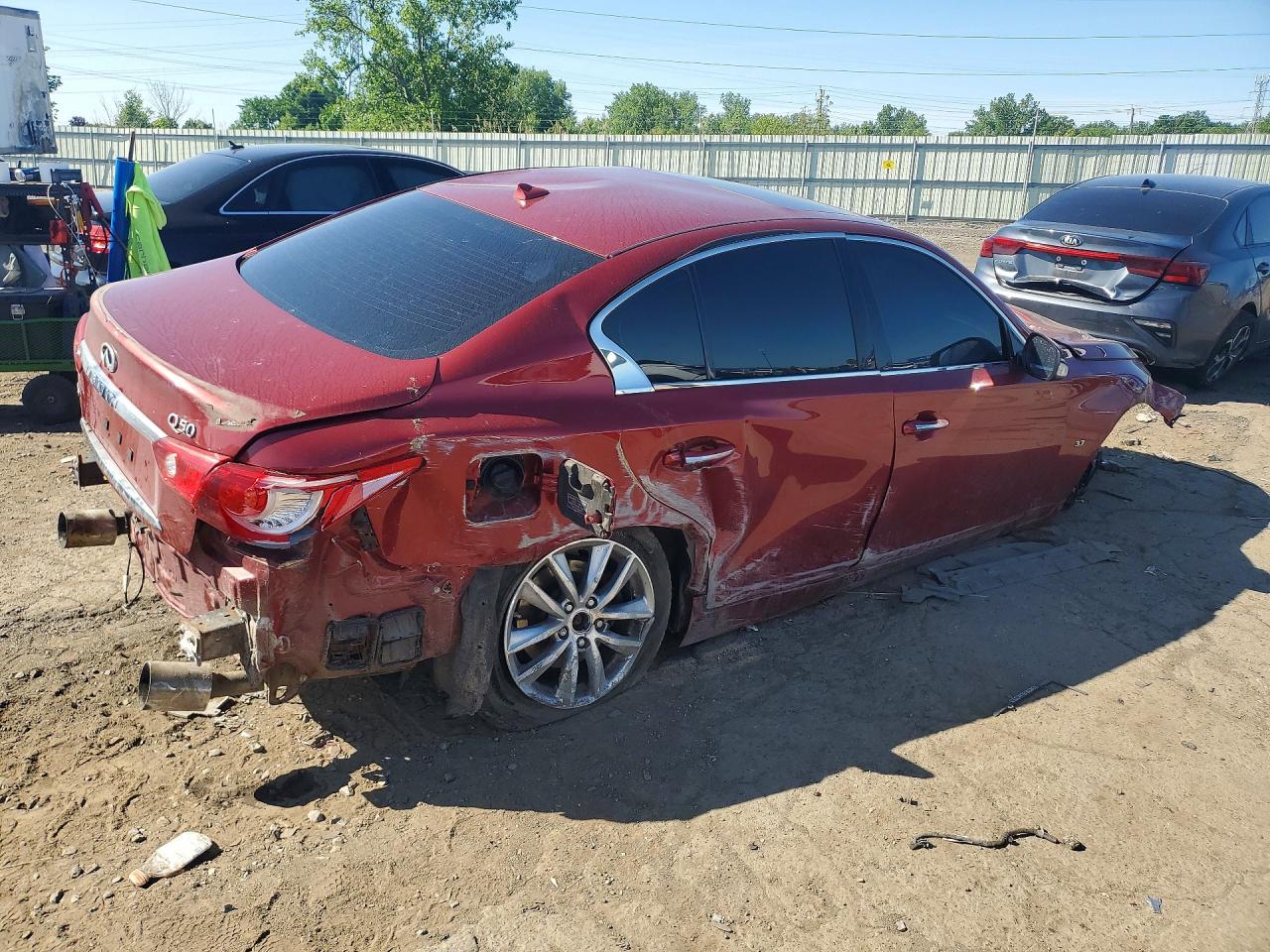 INFINITI Q50 Premium