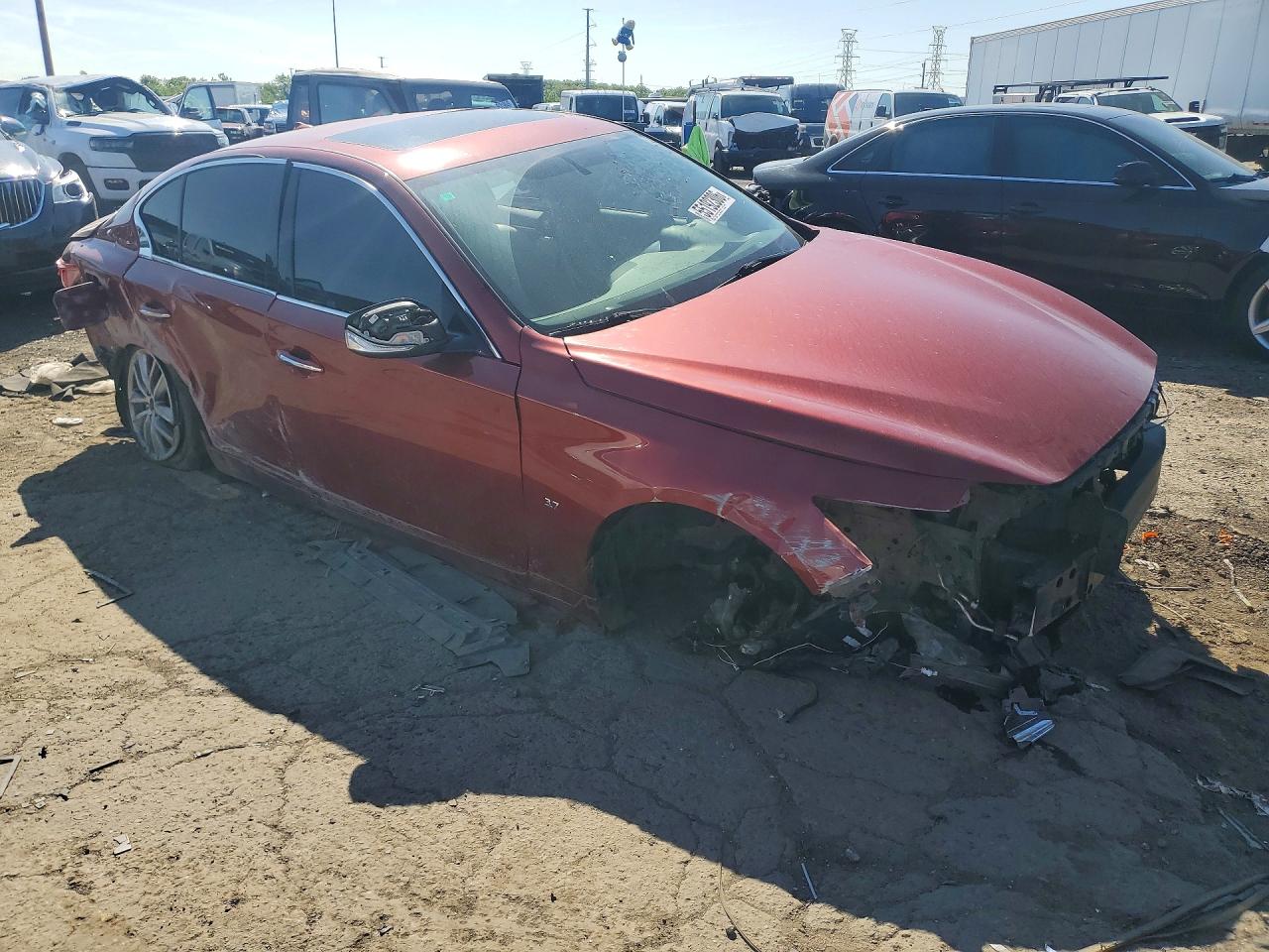 INFINITI Q50 Premium