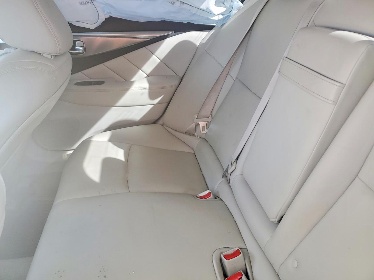 INFINITI Q50 Premium
