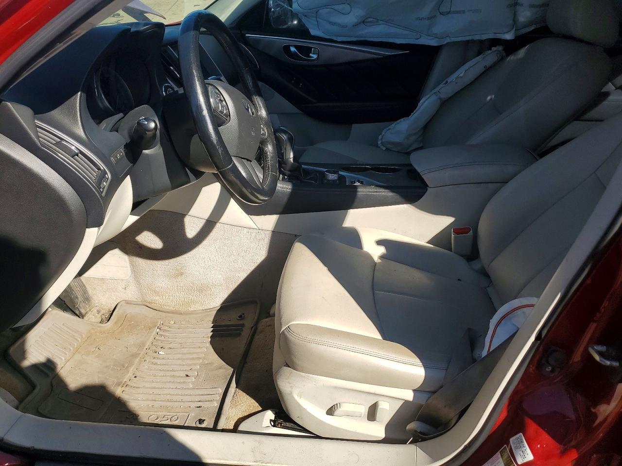 INFINITI Q50 Premium
