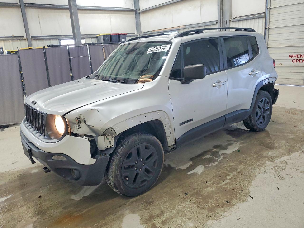 Salvage Jeep Renegade Image