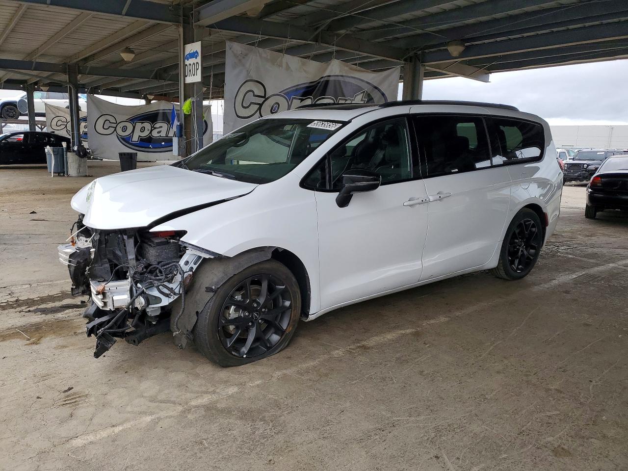 Salvage Chrysler Pacifica Image