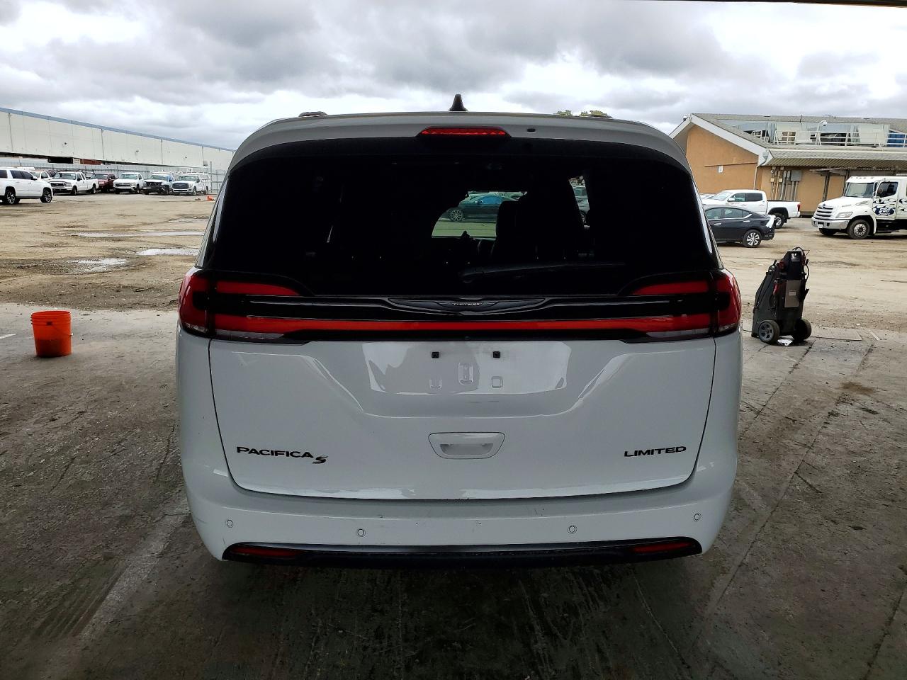 Chrysler Pacifica Limited