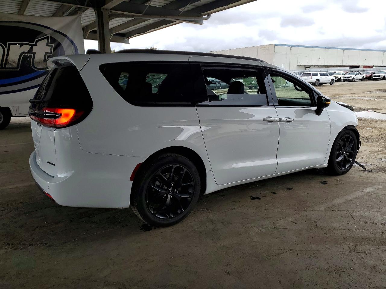 Chrysler Pacifica Limited