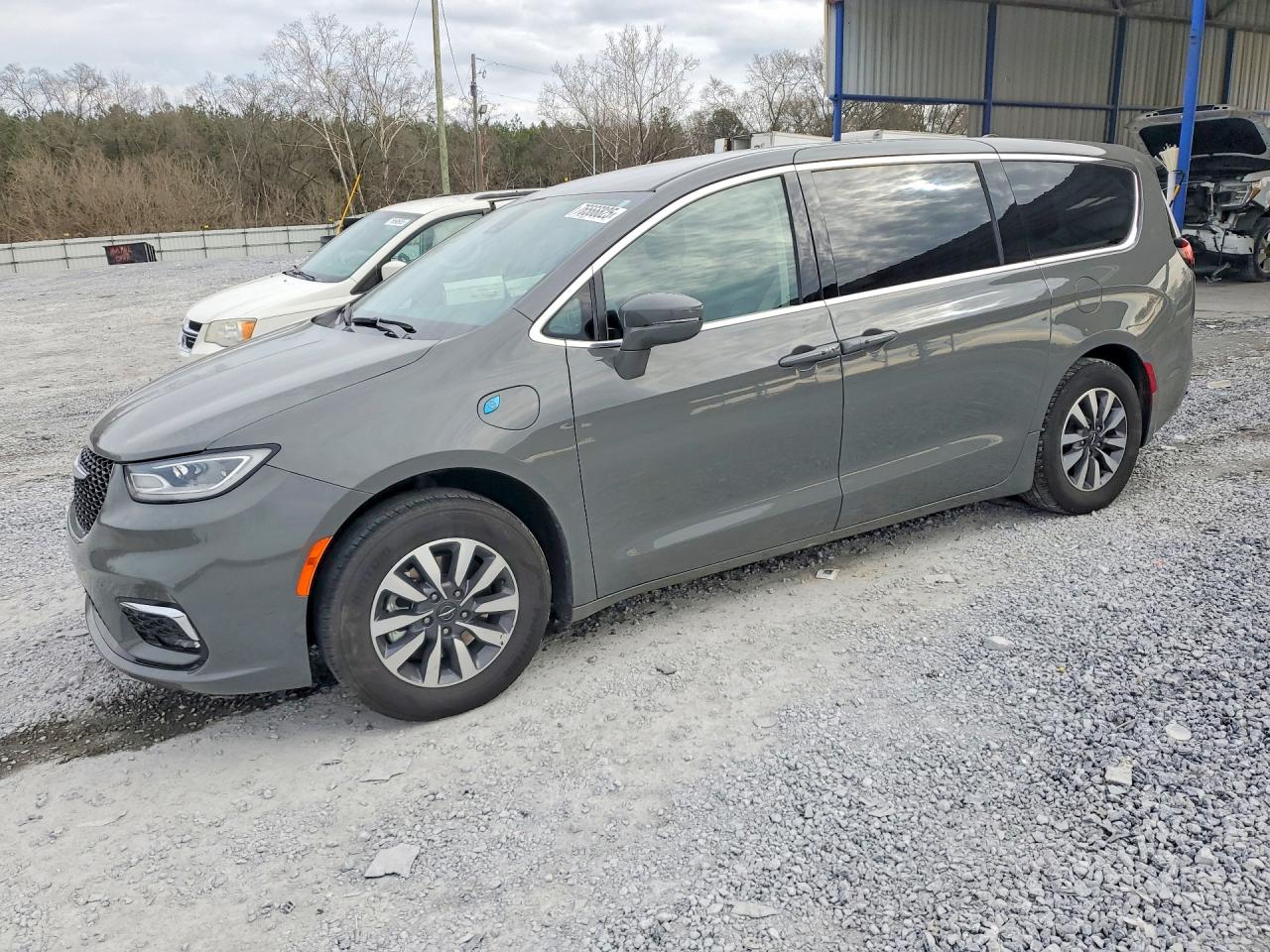 Salvage Chrysler Pacifica Image