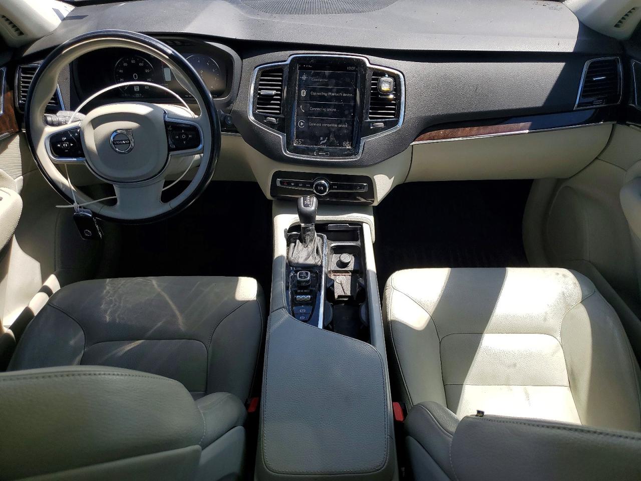 Volvo XC90 T5