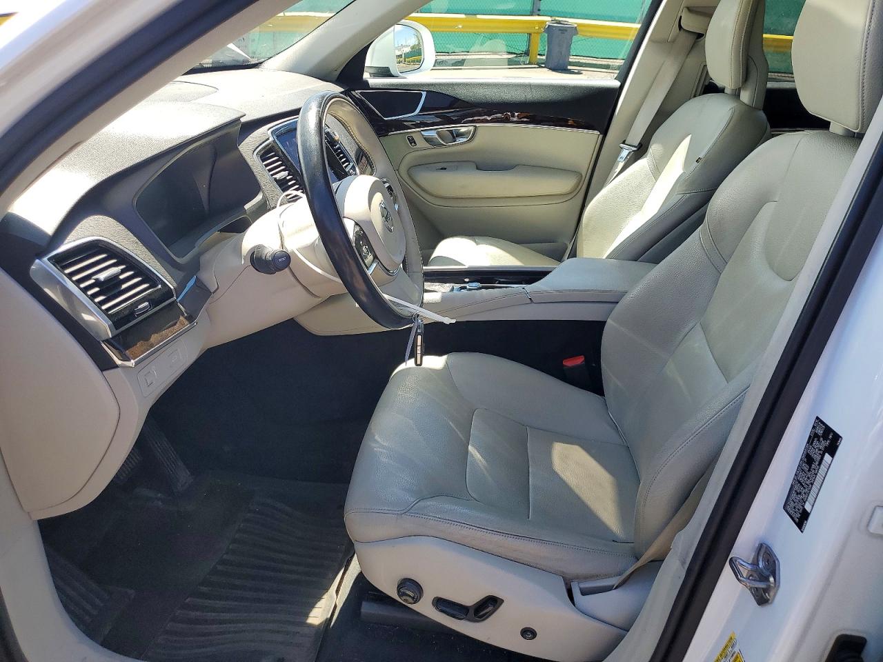 Volvo XC90 T5