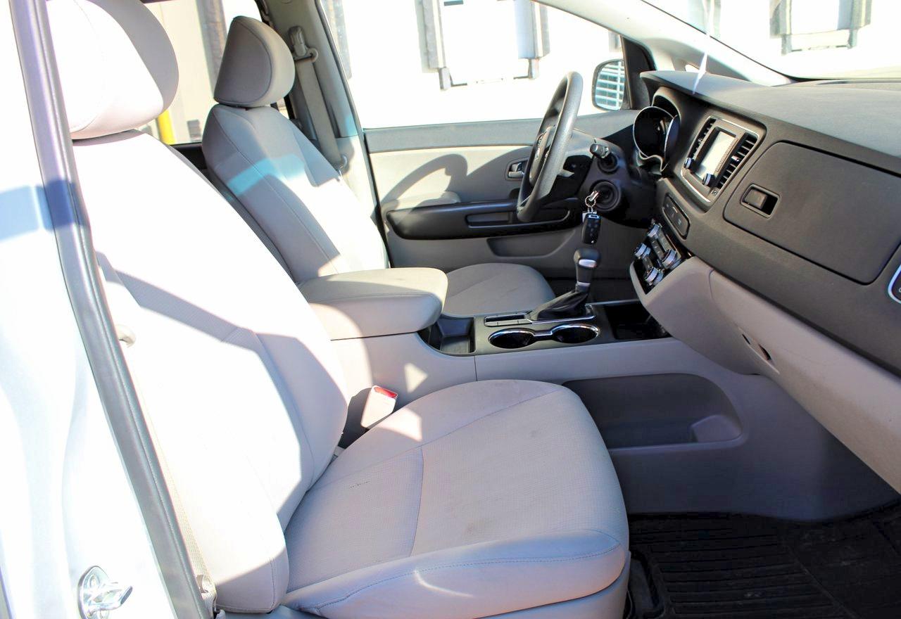 Kia Sedona Lx