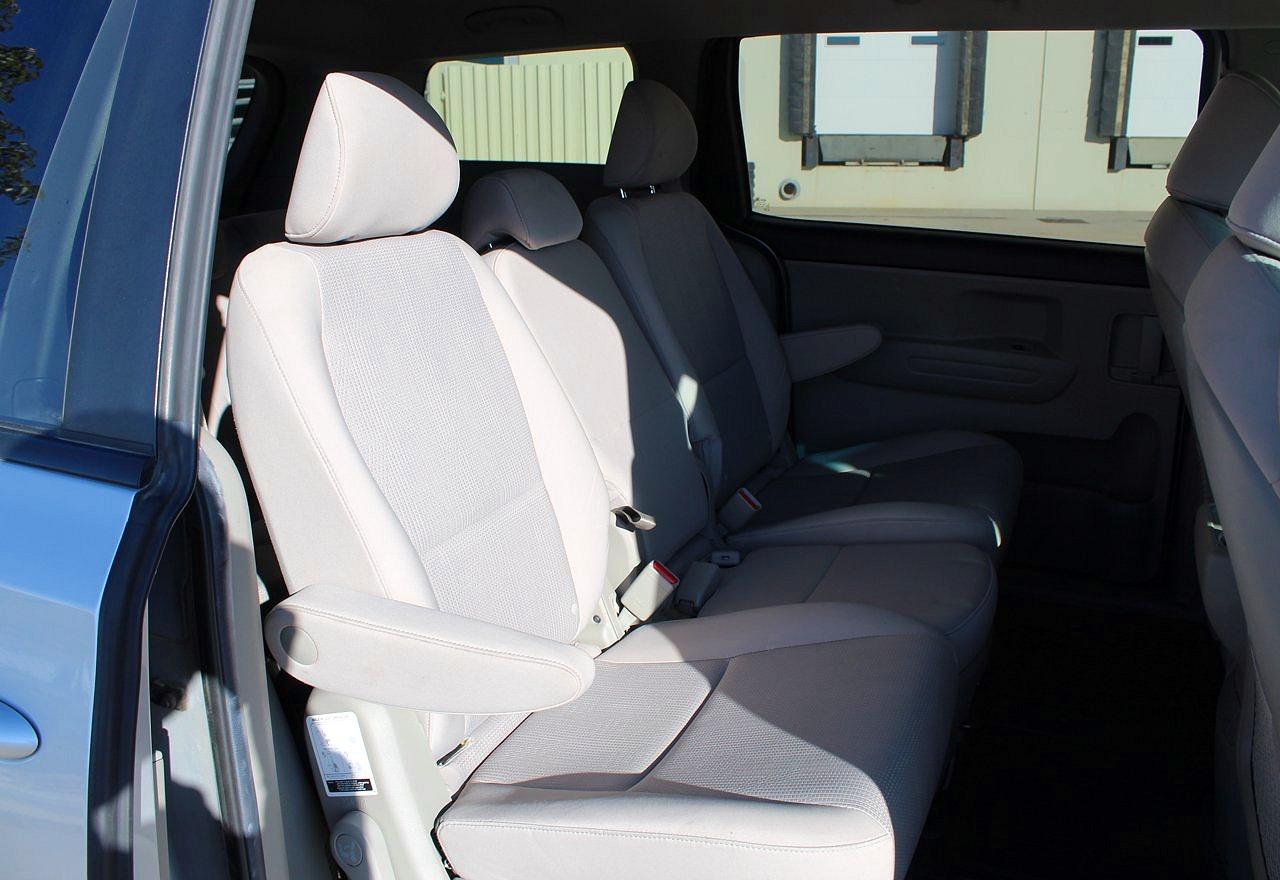 Kia Sedona Lx