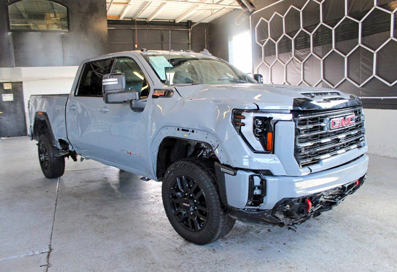Salvage GMC Sierra Image