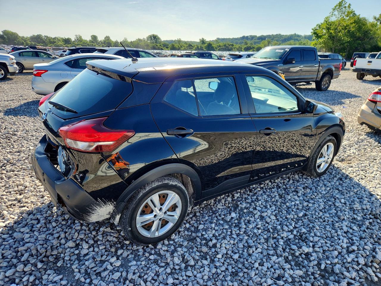 Nissan Kicks S