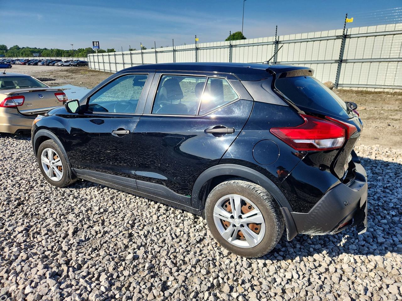 Nissan Kicks S