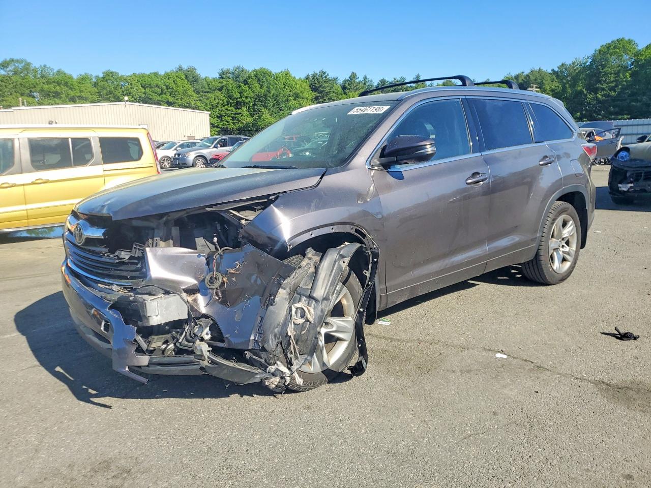 Salvage Toyota Highlander Image