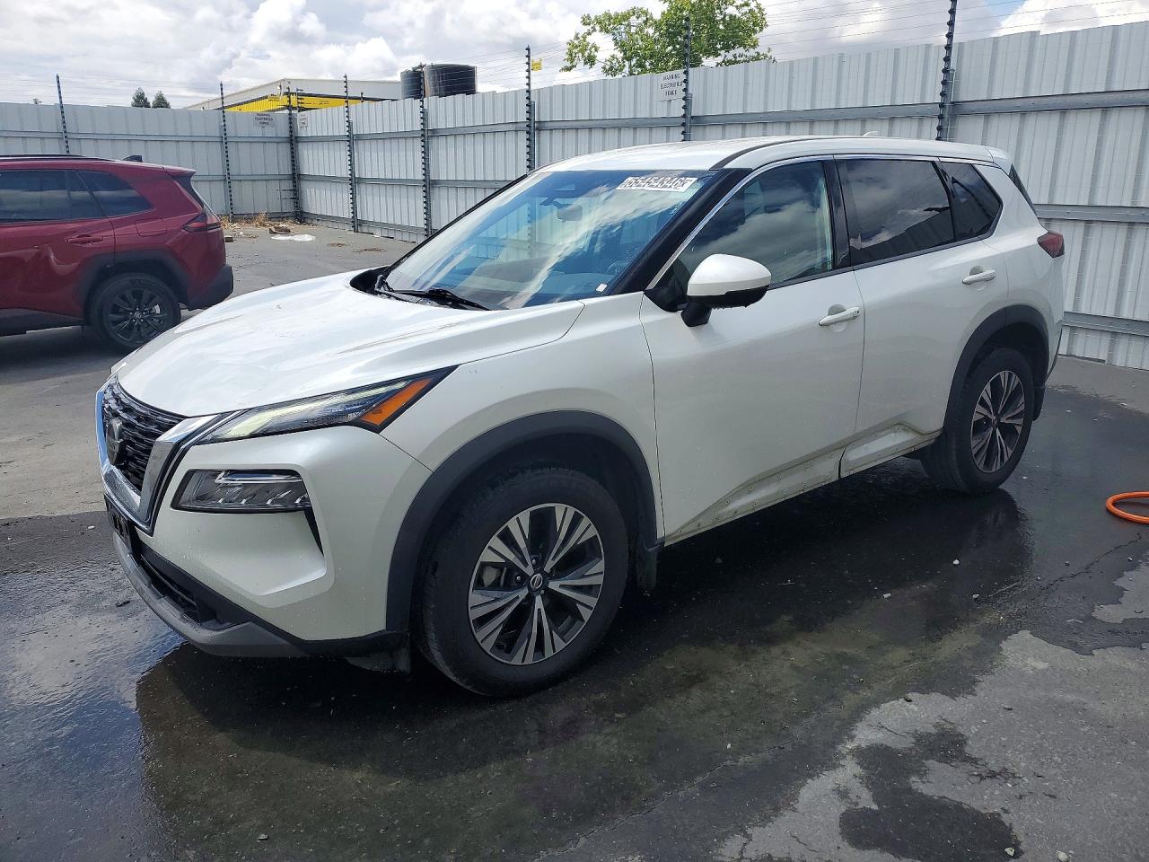 Salvage Nissan Rogue Image