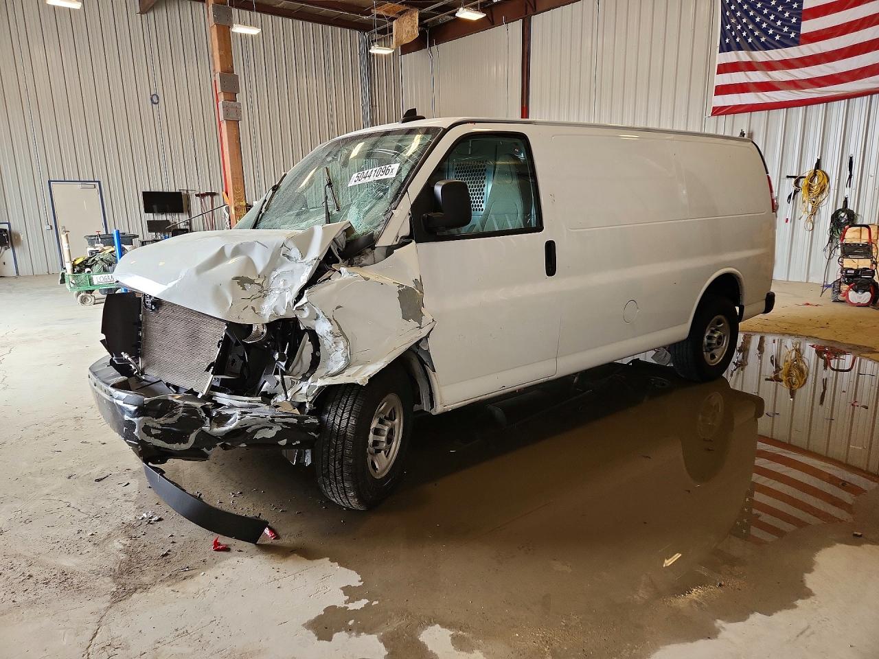 Salvage GMC Savana Image