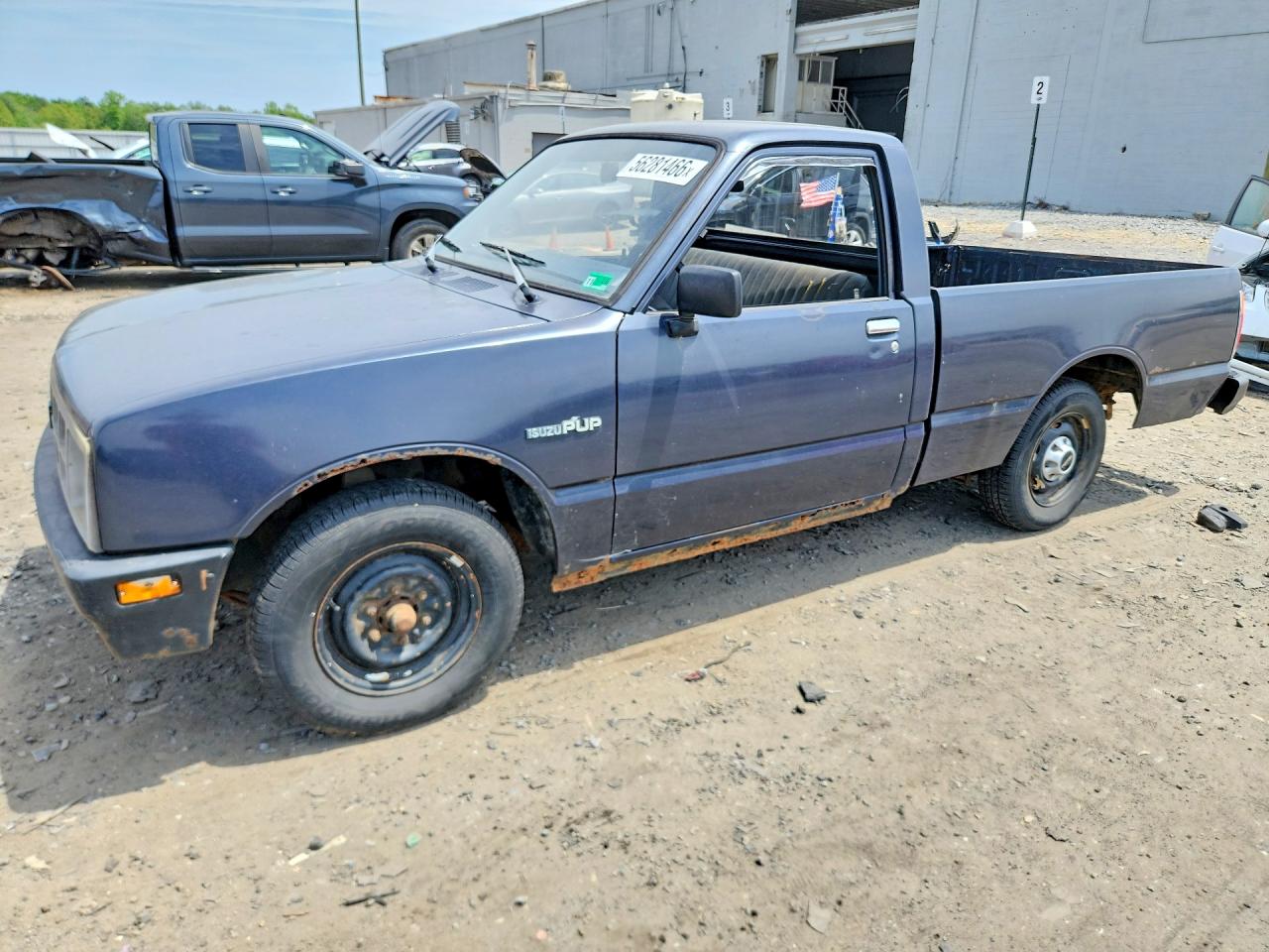 Salvage Isuzu Small Pu Image