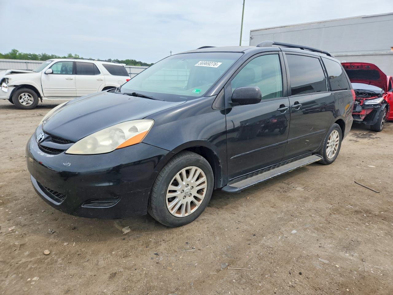 Salvage Toyota Sienna Image