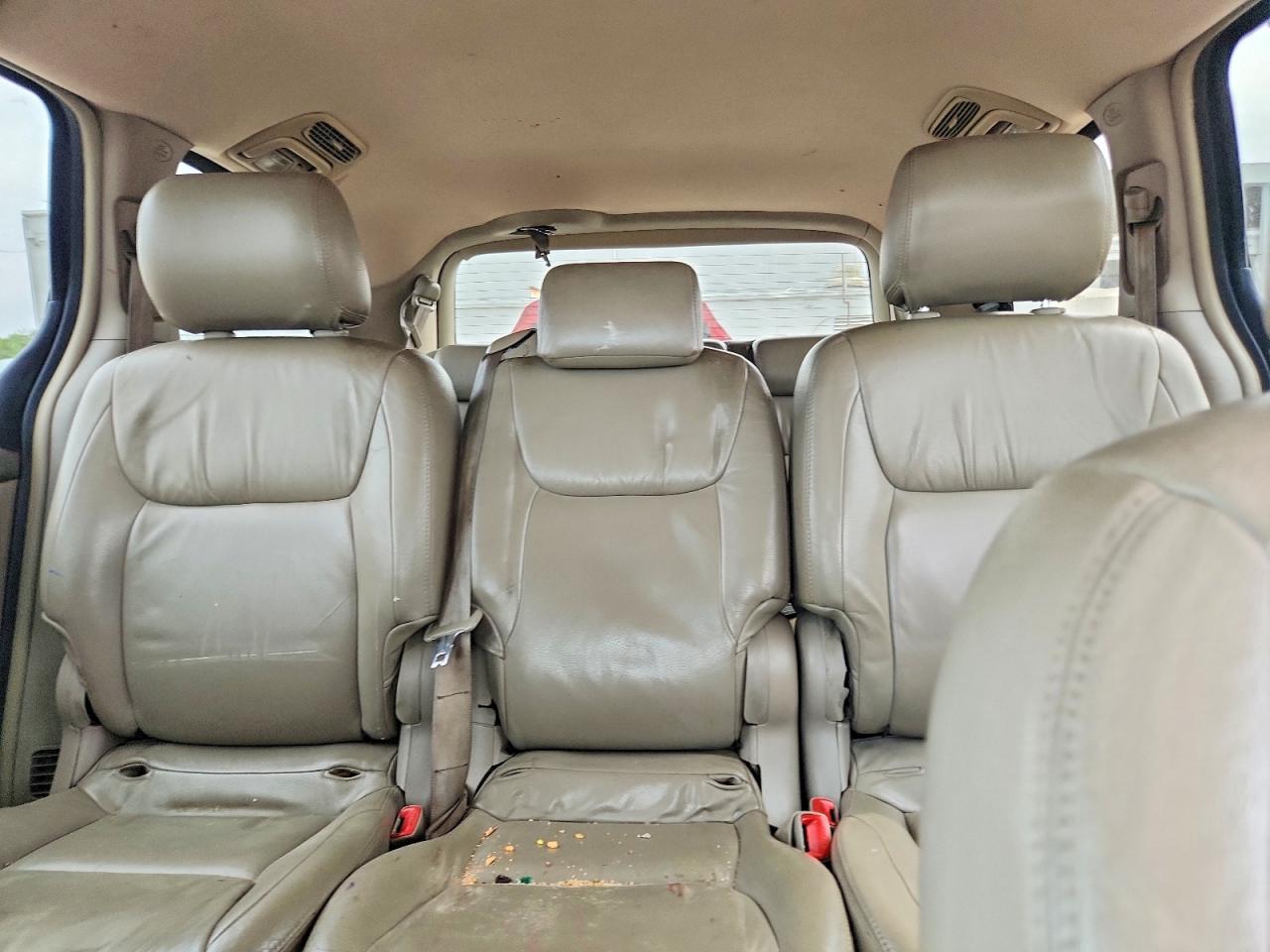 Toyota Sienna Le 8-passenger