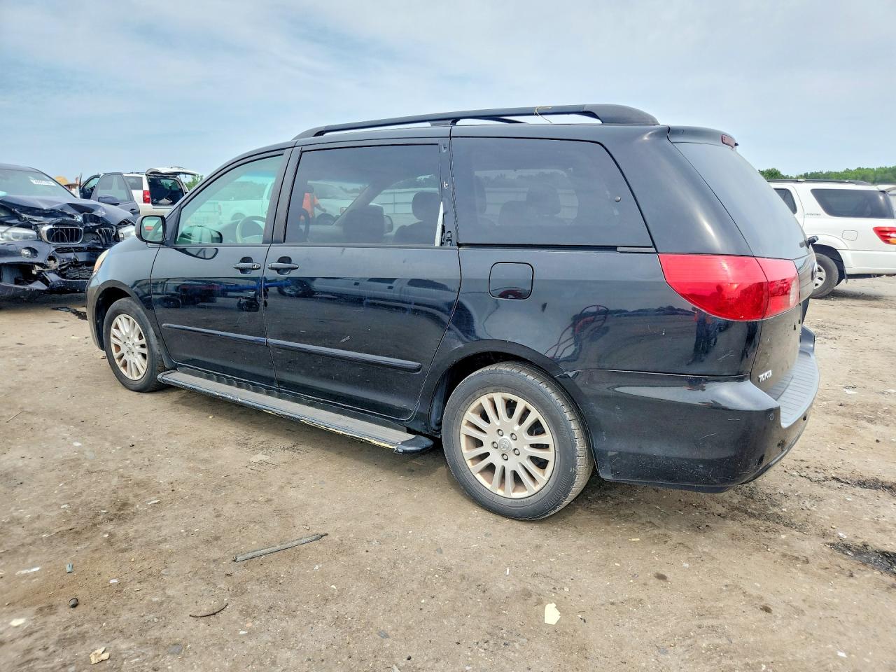 Toyota Sienna Le 8-passenger