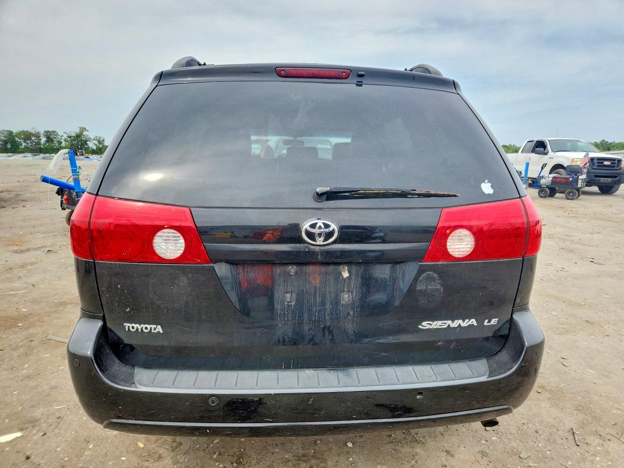 Toyota Sienna Le 8-passenger