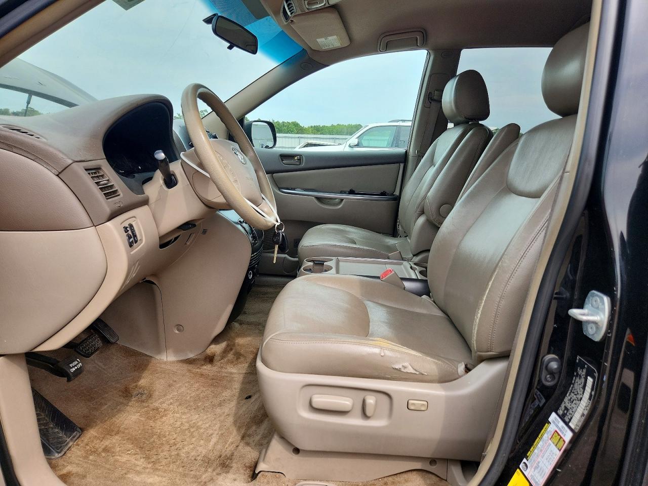 Toyota Sienna Le 8-passenger