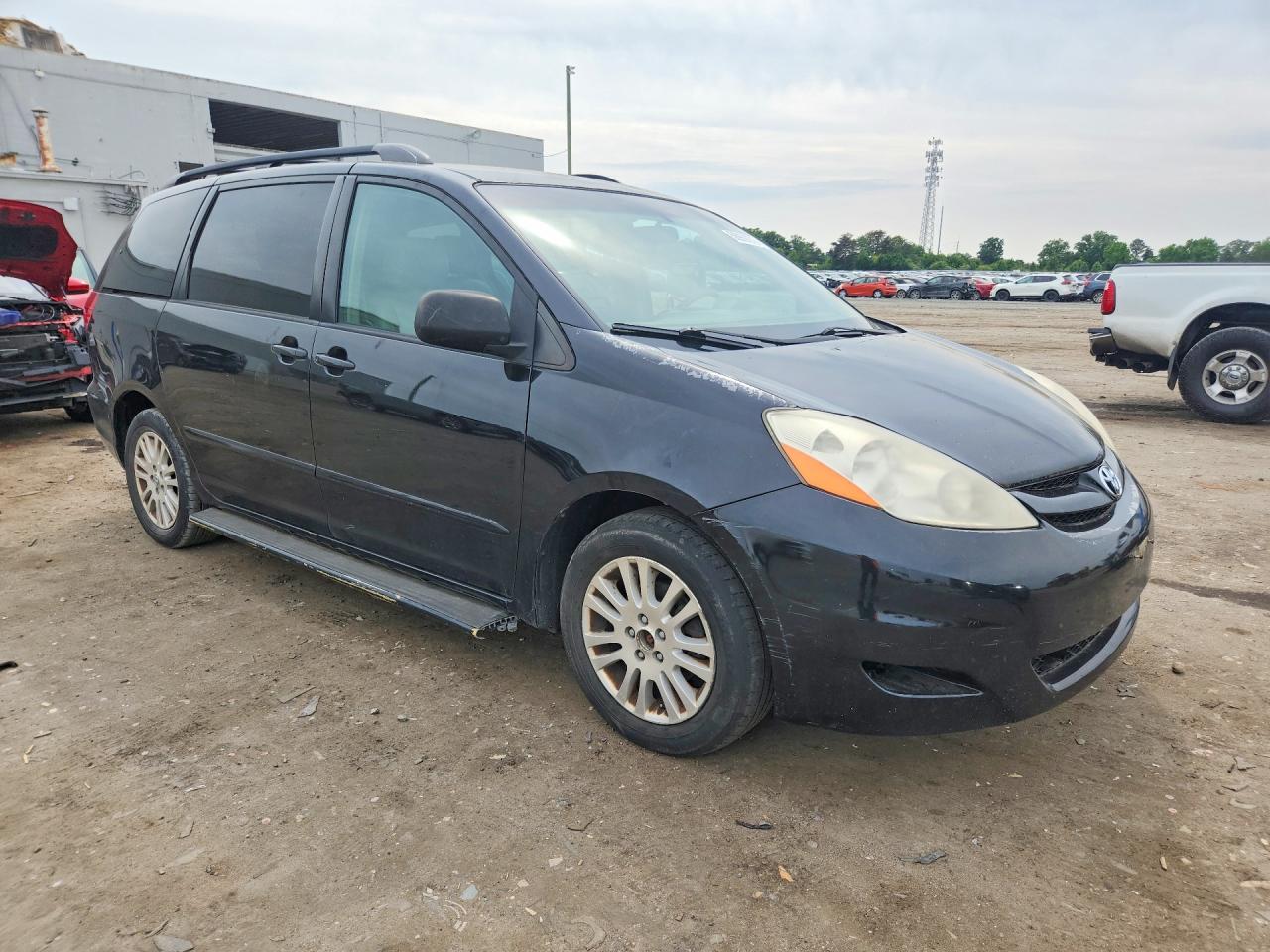 Toyota Sienna Le 8-passenger