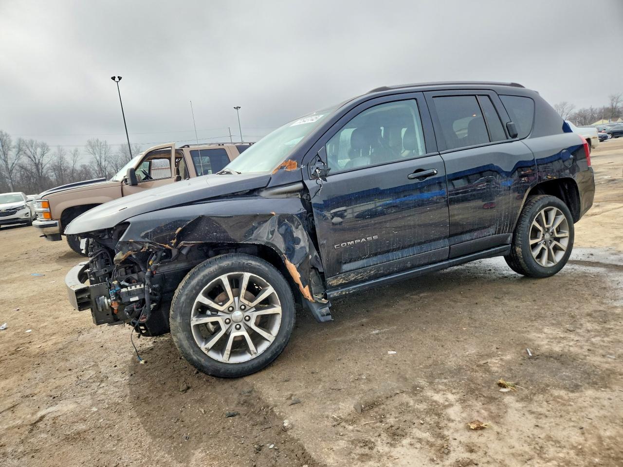Salvage Jeep Compass Image