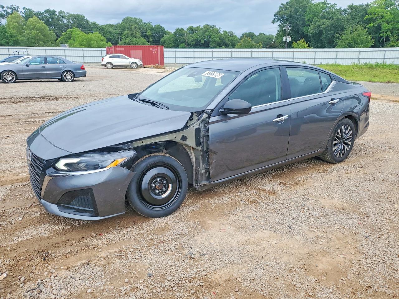 Salvage Nissan Altima Image