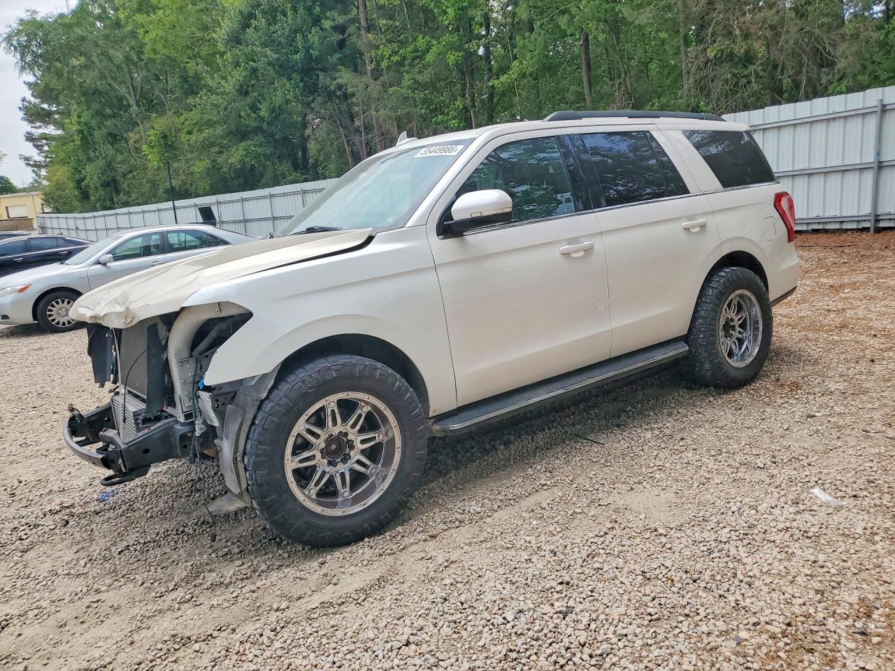 Salvage Ford Expedition Image