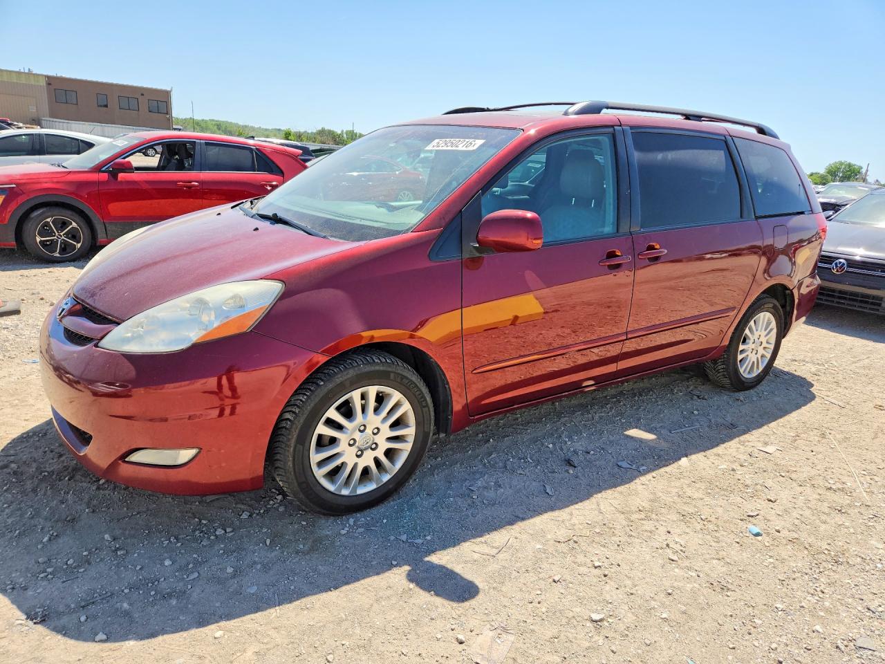Salvage Toyota Sienna Image