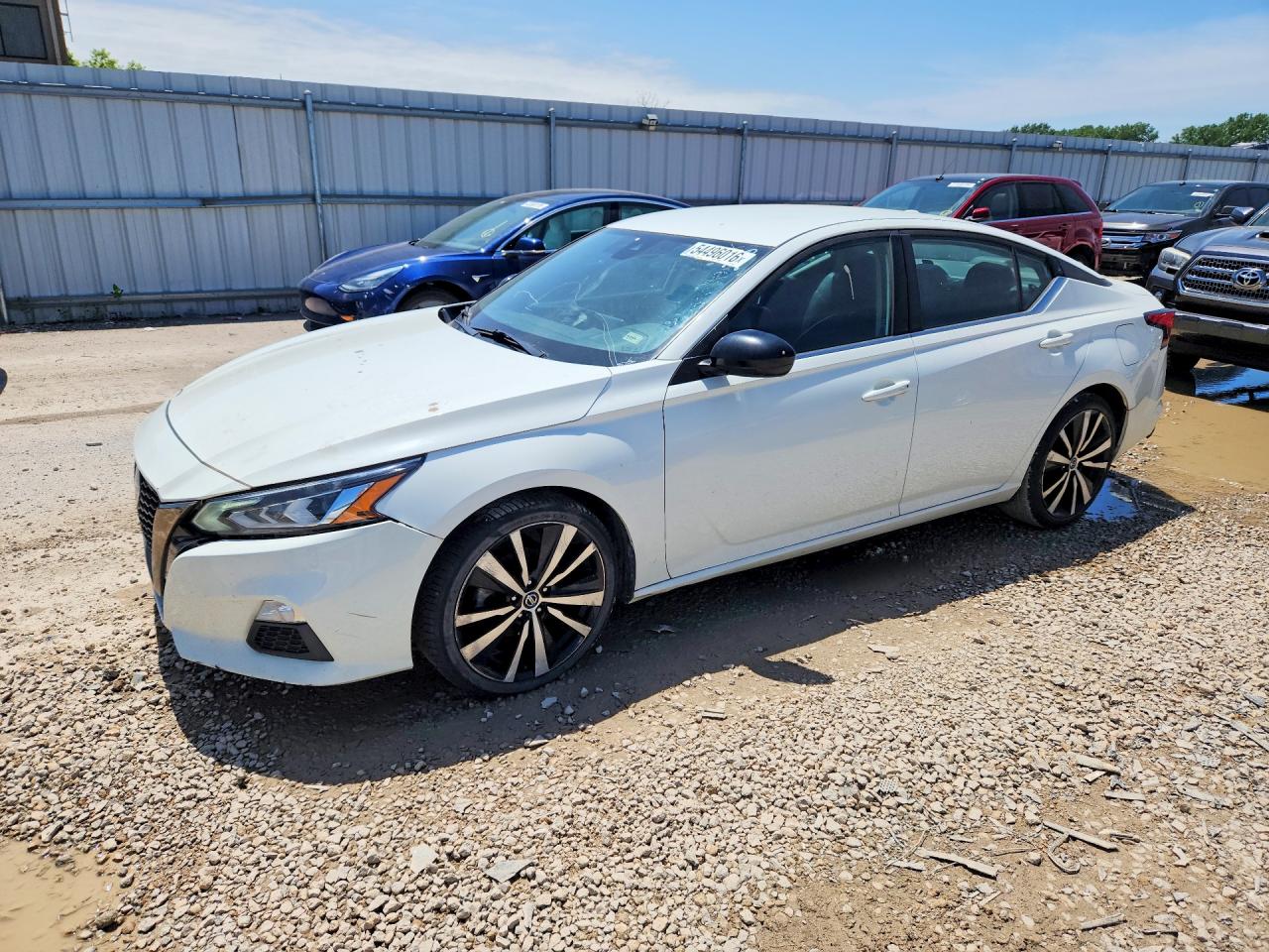 Salvage Nissan Altima Image