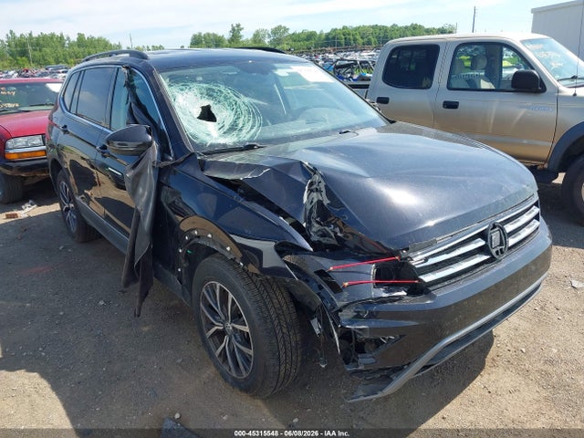 Salvage Volkswagen Tiguan Image