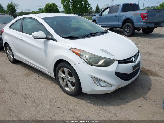 Salvage Hyundai ELANTRA Image