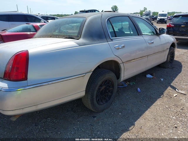 Lincoln Towncar Signature
