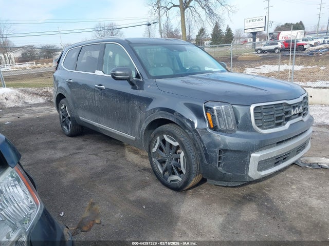 Salvage Kia Telluride Image