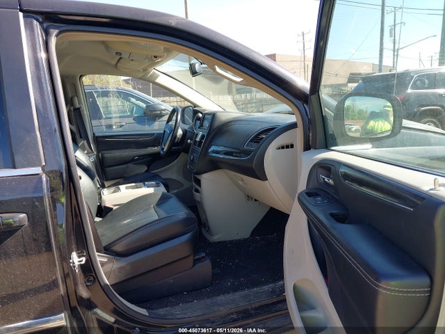 Chrysler Town & Country Touring