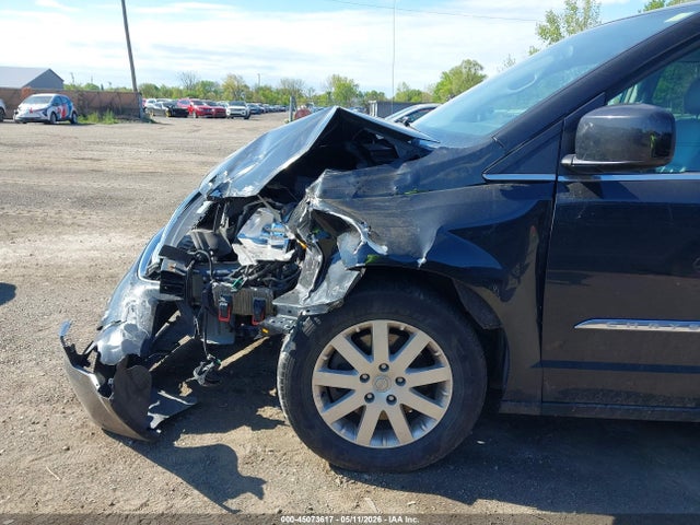 Chrysler Town & Country Touring
