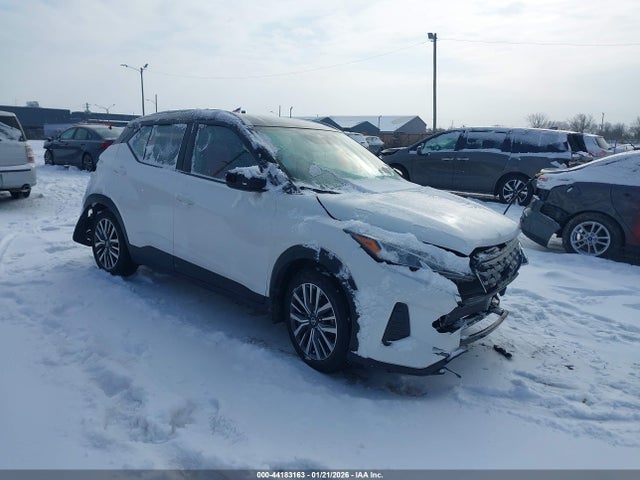 Salvage Nissan Kicks Image