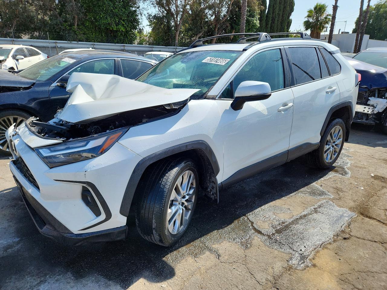 Salvage Toyota RAV4 Image