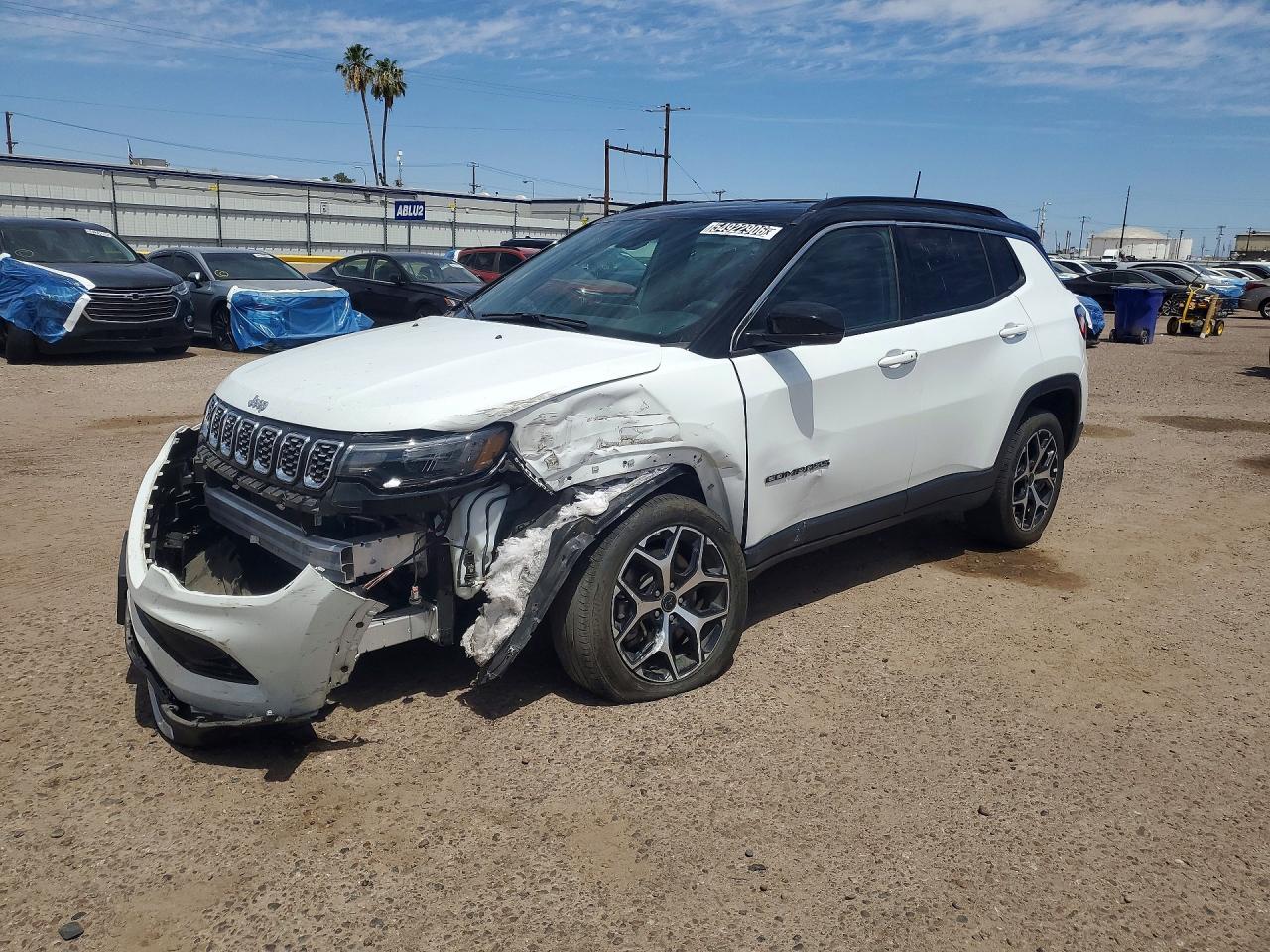 Salvage Jeep Compass Image