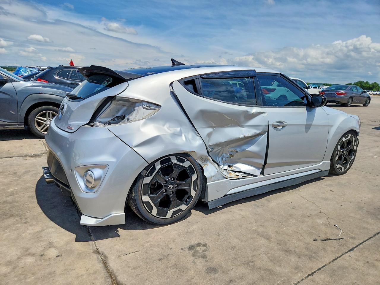 Hyundai VELOSTER Turbo